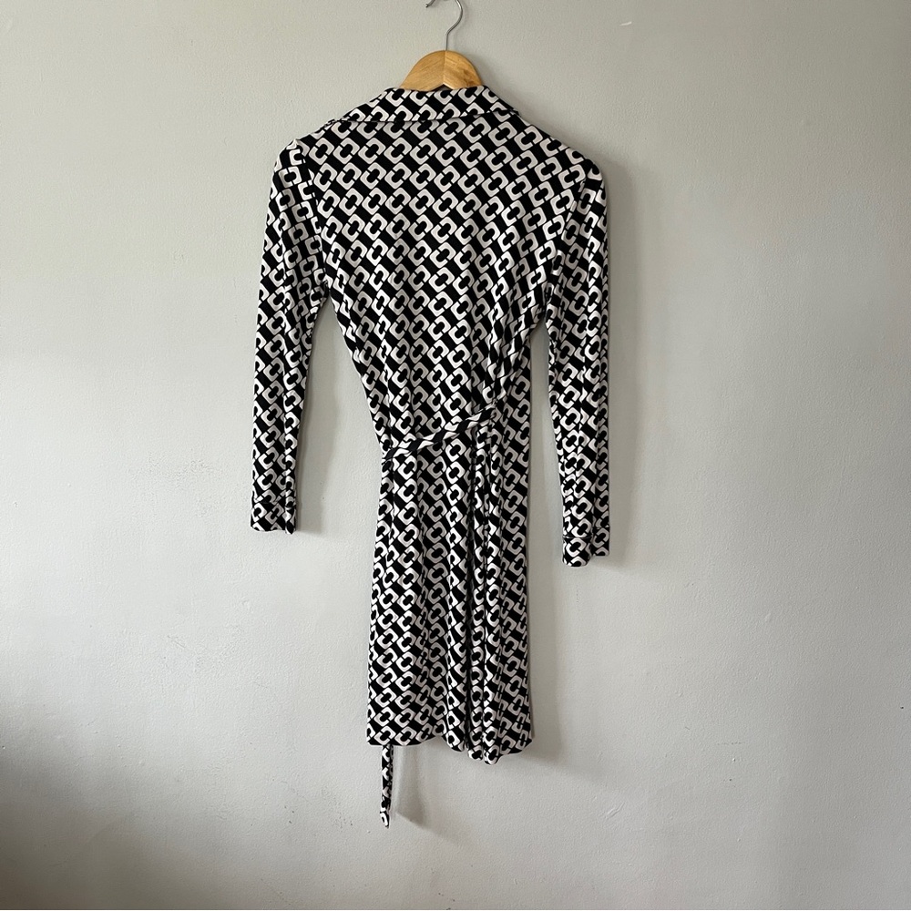Diane Von Furstenburg Black & White Classic Wrap Dress Size 6 - Picture 3 of 3